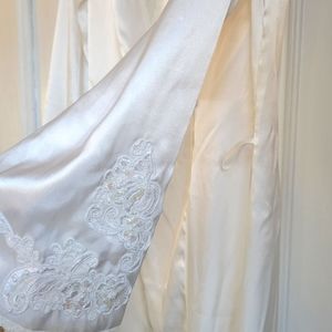 Vintage Victoria's Secret Satin Embroidered Bridal Robe sz M sequins pearls lace